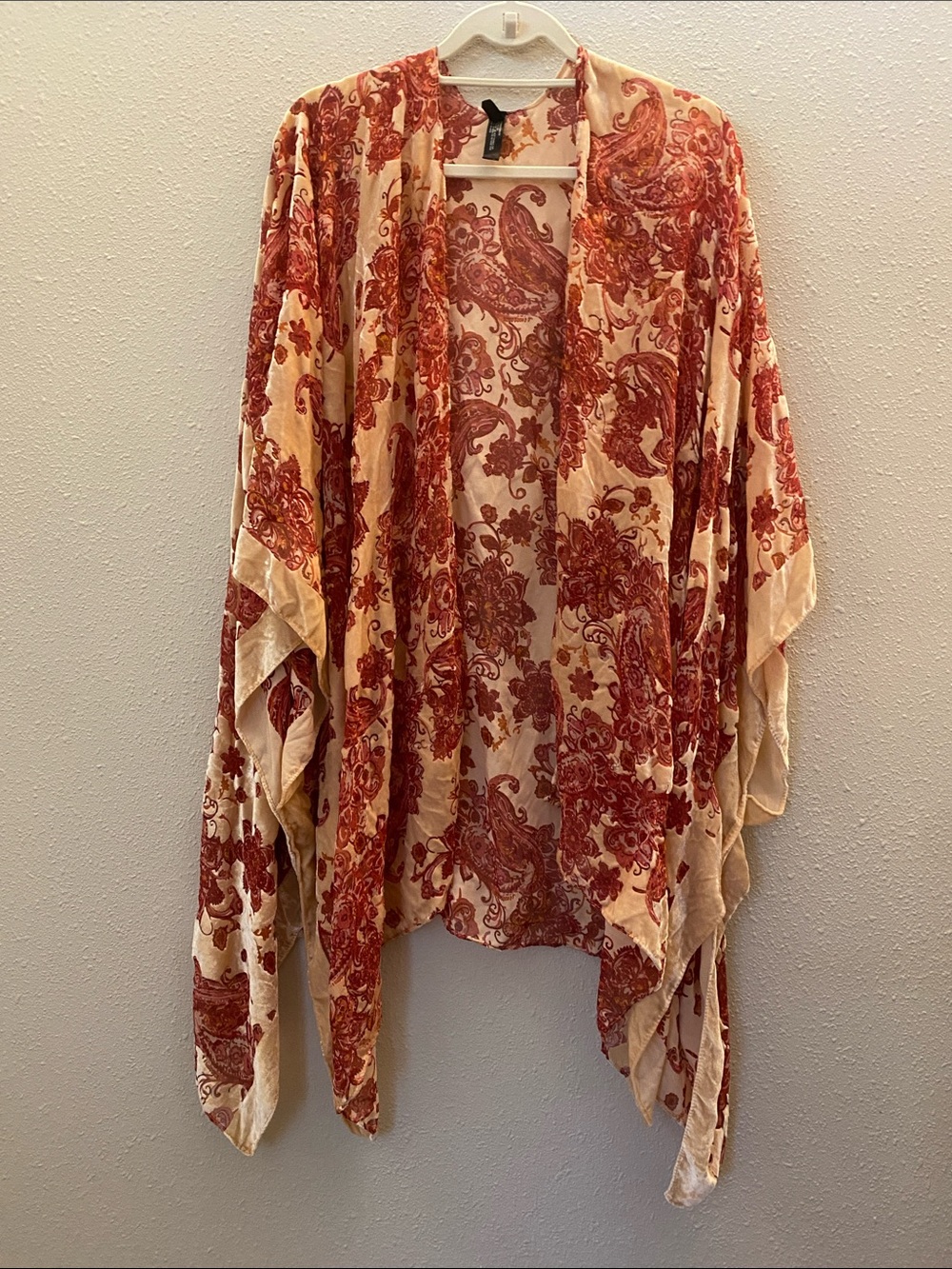 Lightweight Cream and Rust Paisley Kimono - torrid